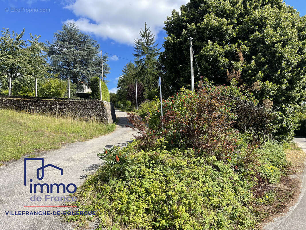 Terrain à VILLEFRANCHE-DE-ROUERGUE