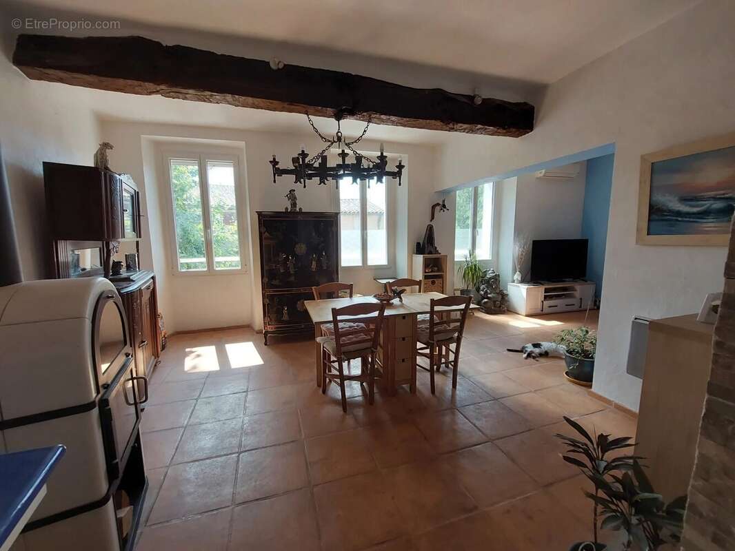 Rare à la vente – Ancien presbytère entièrement rénové au cœur de Carnoules - photo 3