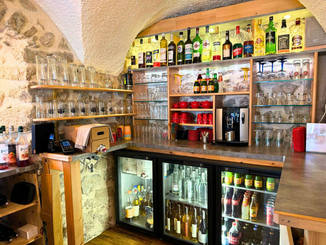 A vendre murs tous commerces champsaur village - photo 2