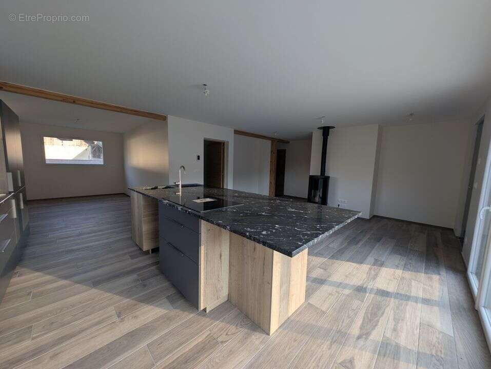 Maison à CHATEAUNEUF