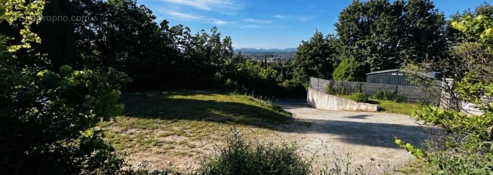 Terrain 1000 m² à Draguignan  - photo 2