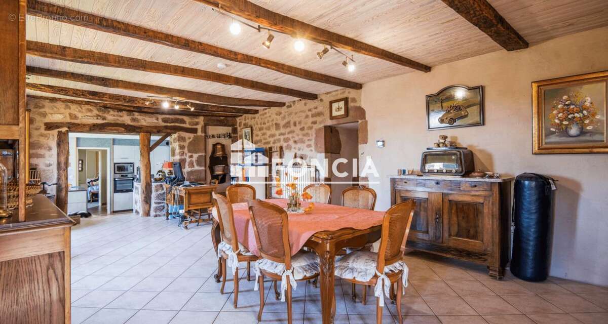 Maison à SAINT-CHRISTOPHE-VALLON