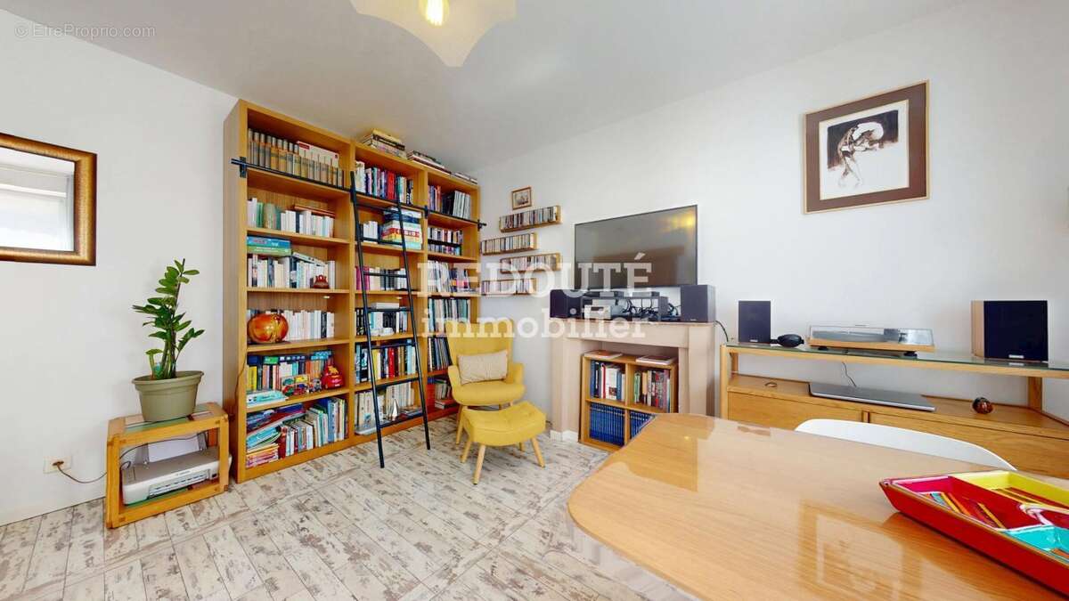 A vendre secteur gambetta f2 en bon etat avec jardin au calme - photo 5