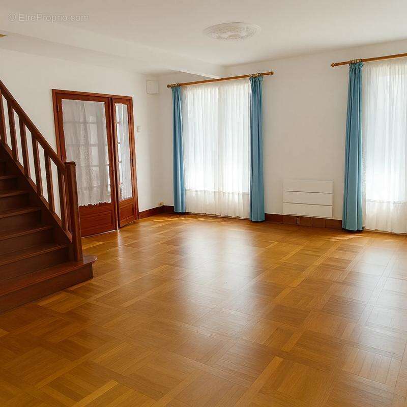 Maison à LONGPERRIER