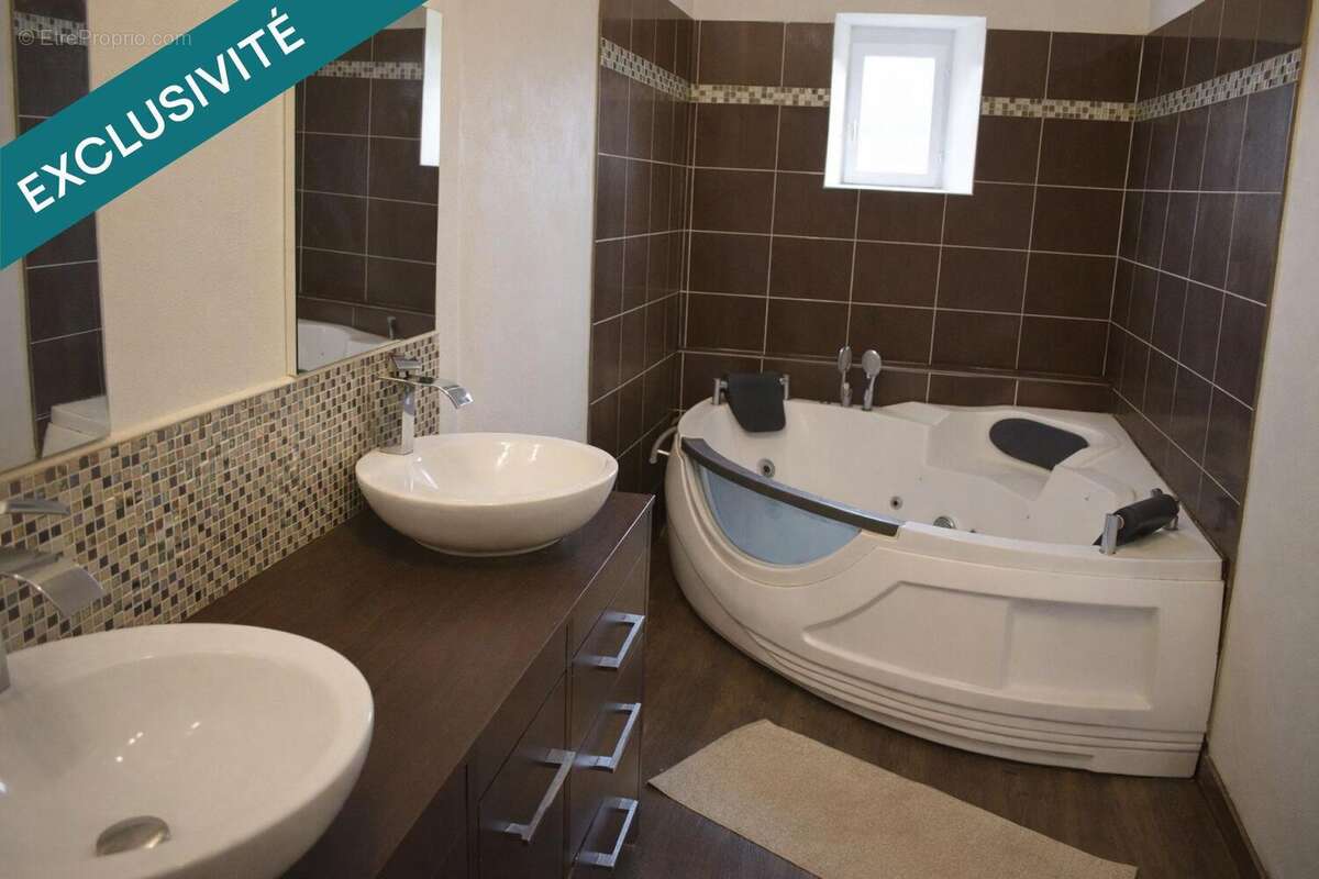 Maison 181 m² à Salornay-Sur-Guye  - photo 5
