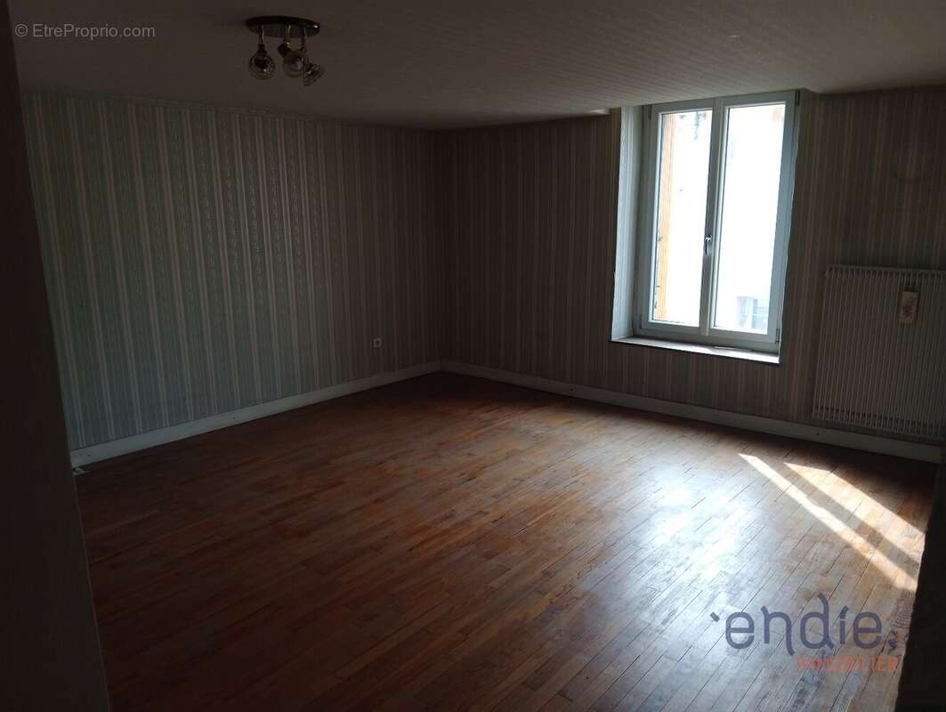 Appartement à SALINS-LES-BAINS