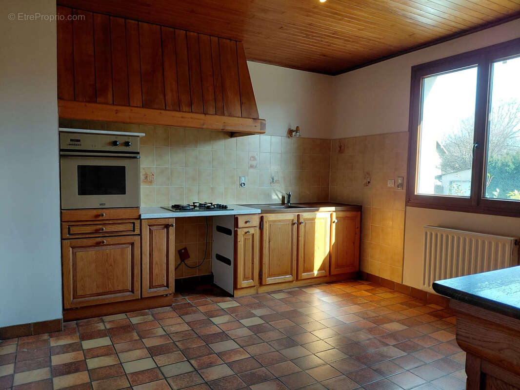 Maison familiale 5 chambres à Pierrefontaine-les-Varans sur une parcelle d'environ 10 ares - photo 5