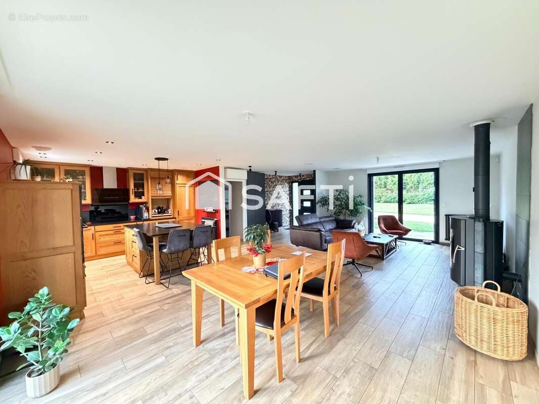 Maison 158 m² à Chateau-Larcher  - photo 2
