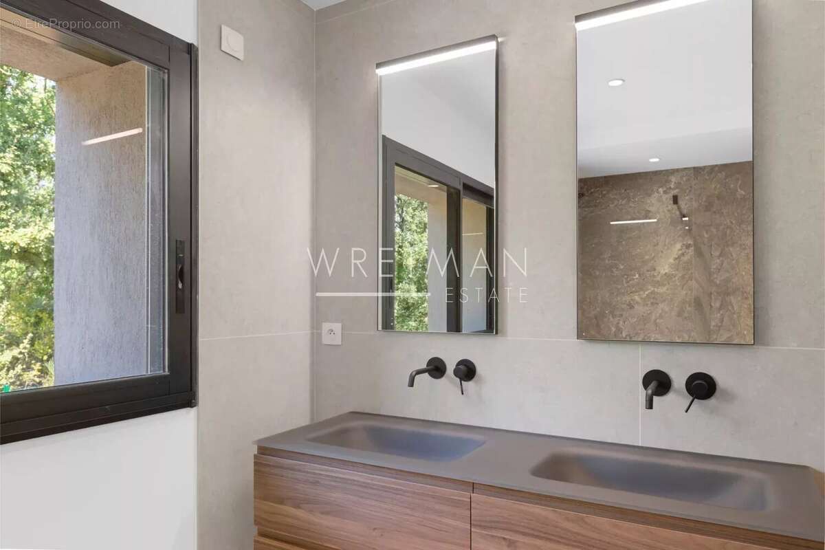 Maison à TOURRETTES