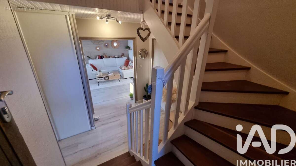 Maison 107 m² à Thezillieu  - photo 7