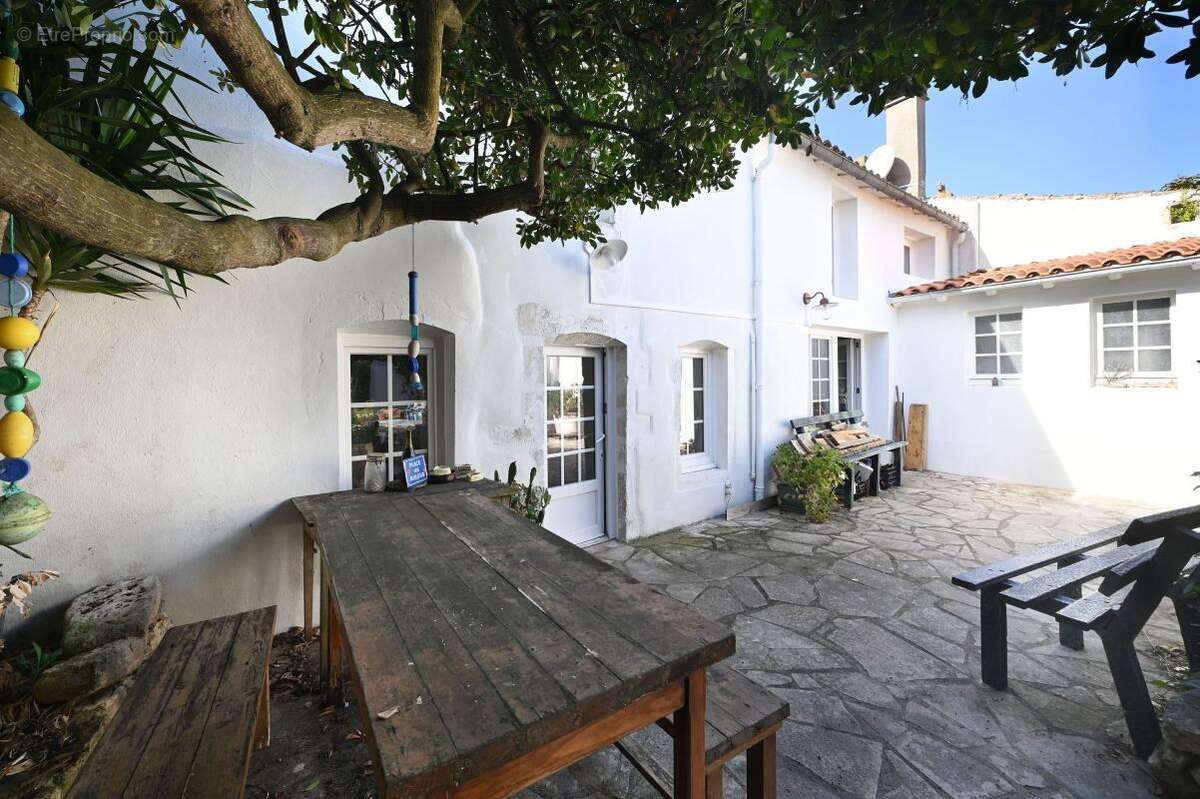 Typique maison rétaise à vendre st clement authenticite charme - photo 4