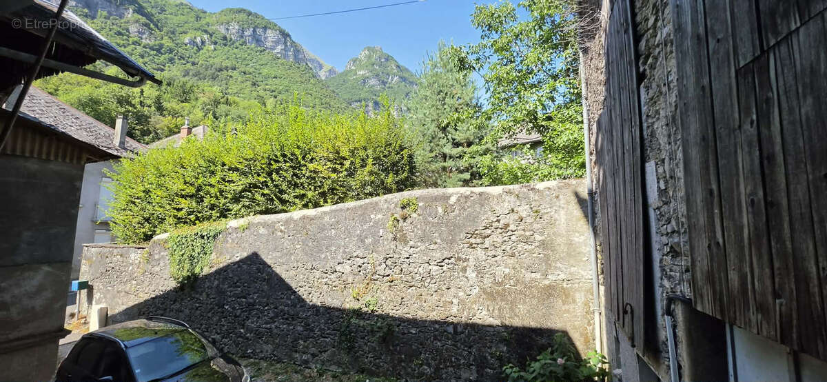 Maison de 150 m2 à rénover avec terrain - photo 3