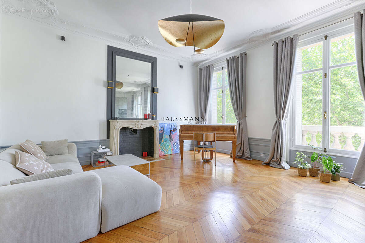 Appartement à PARIS-17E