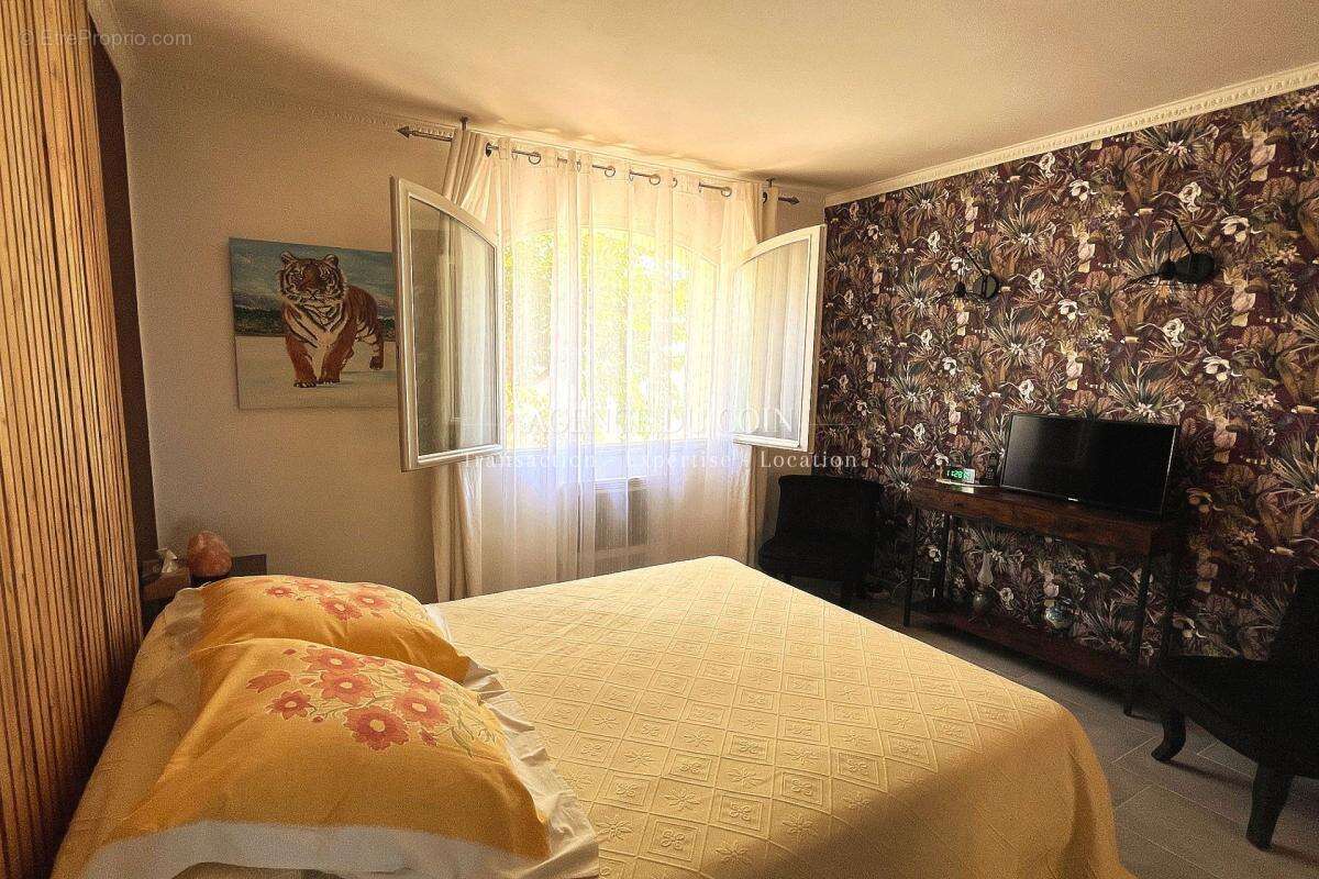 83490 le muy - maison de plain pied entierement meublee avec - photo 12