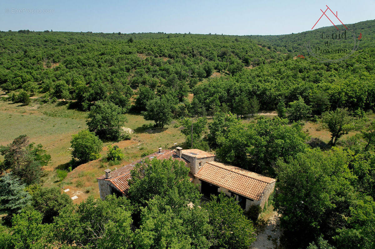 Maison à VENASQUE