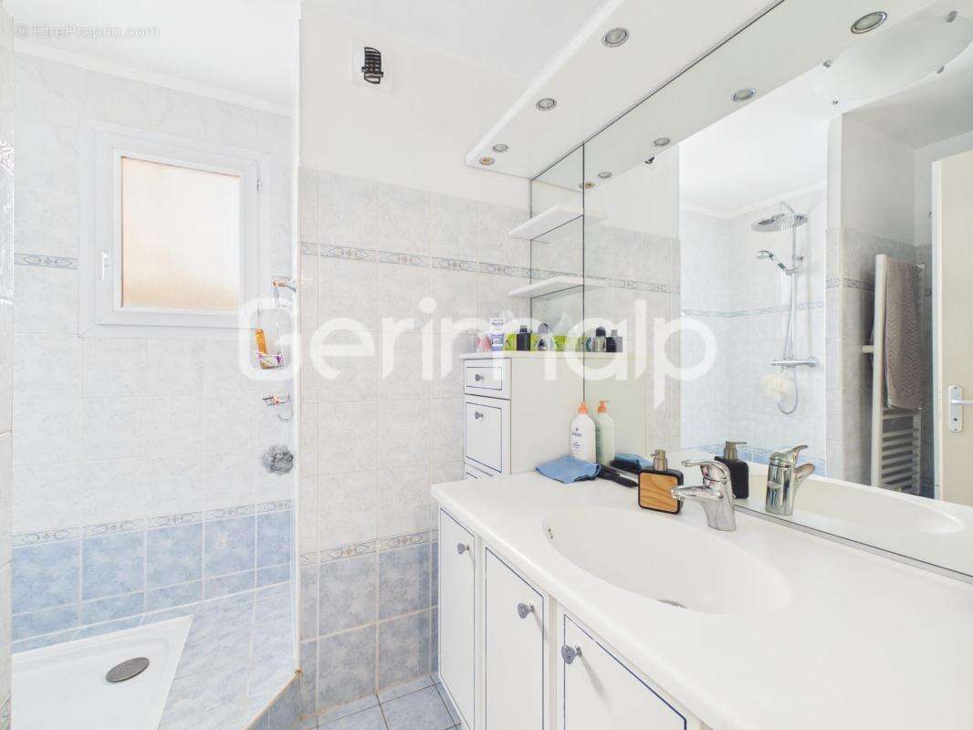 Vente - Appartement - 3 pièces + cuisine - 69,40 m² - 430 000 € - photo 8