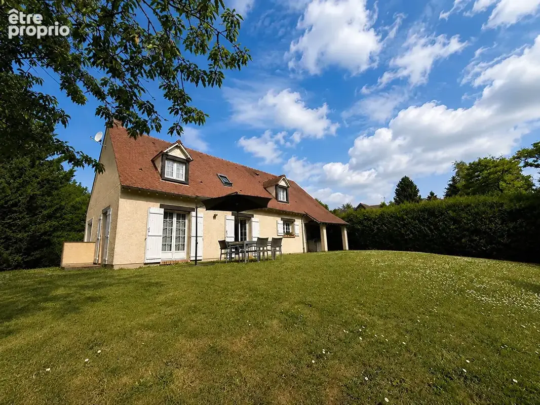 Maison à CONDE-SAINTE-LIBIAIRE