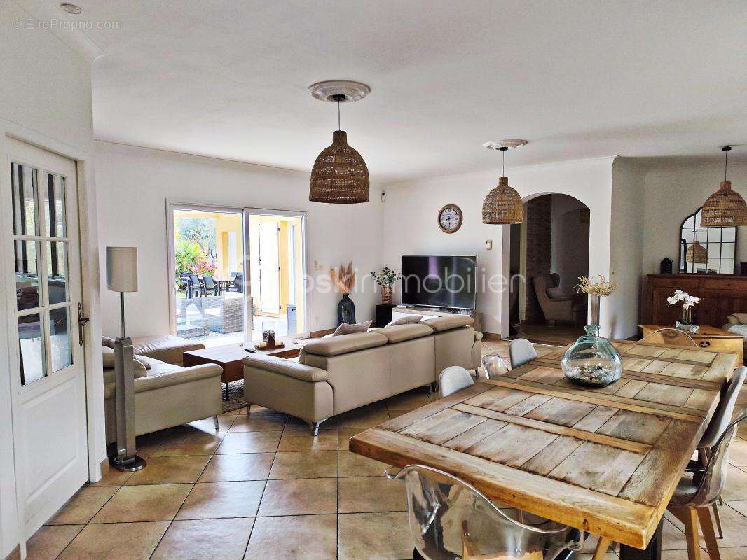 Maison à FARGUES-SAINT-HILAIRE