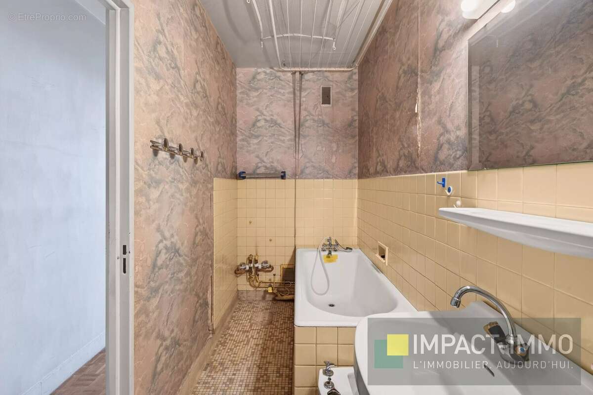 Appartement à COURBEVOIE