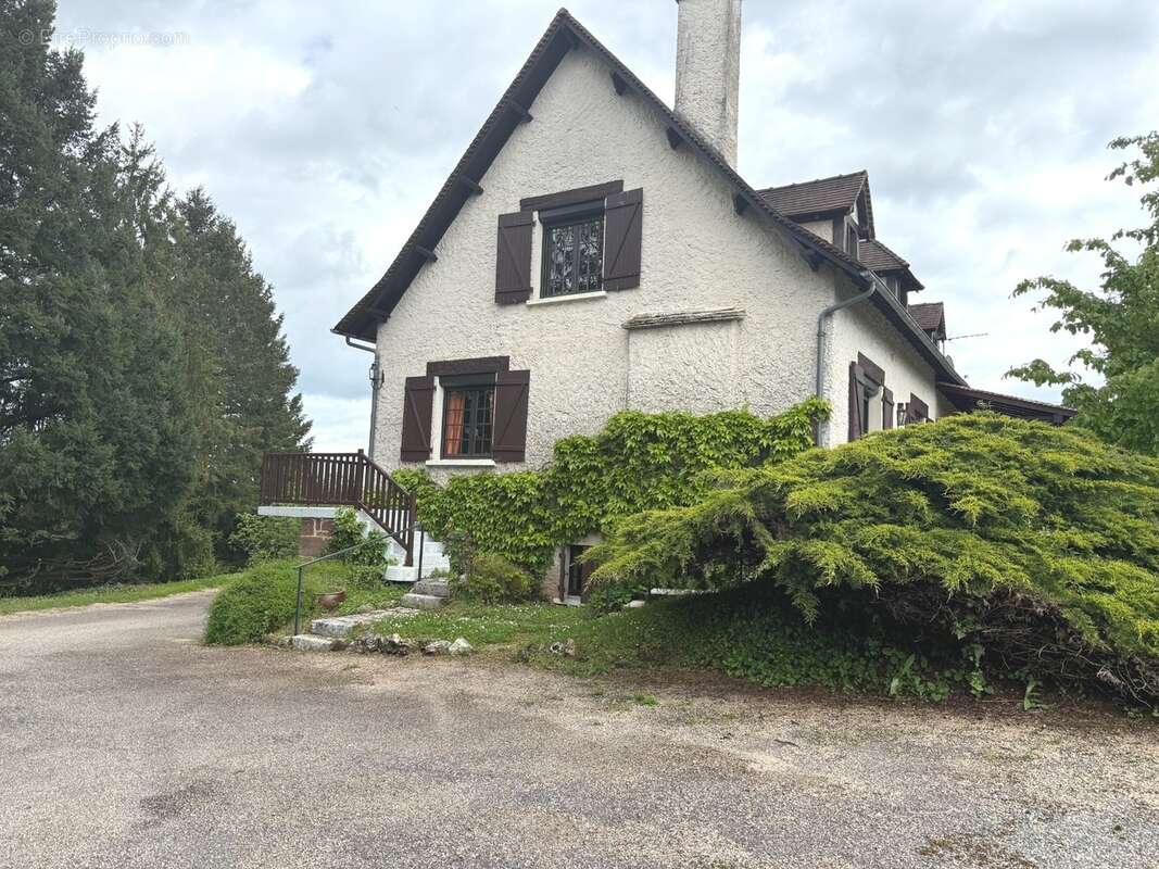 Maison 200 m² à Brive-La-Gaillarde  - photo 2