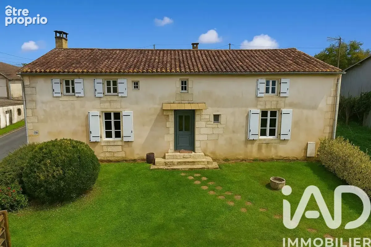 Photo 1 - Maison à CORME-ROYAL