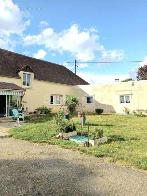 Maison à PLESSIS-SAINT-JEAN