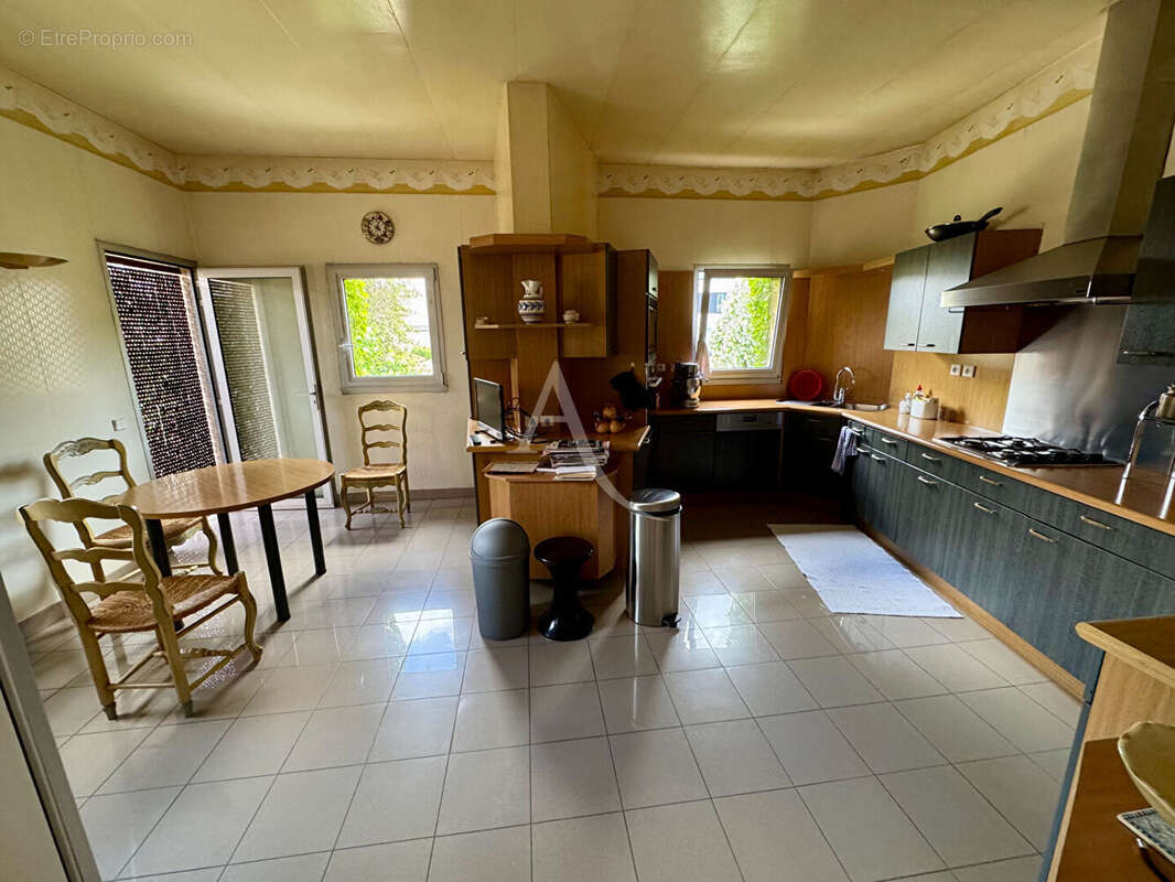Maison Nimes 10 pièce(s) 322.96 m2 - photo 4