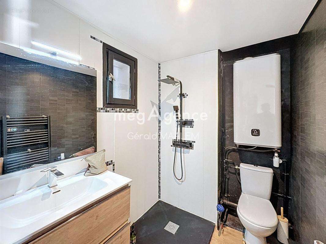 Appartement à ROQUEBRUNE-SUR-ARGENS