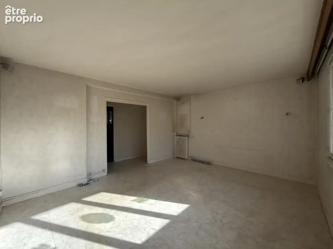 ARTEM, BELLE OPPORTUNITEE A SAISIR un appartement à rénové de 3 pièces très lumineux de 77,70 m2, situé au 1-e - photo 2