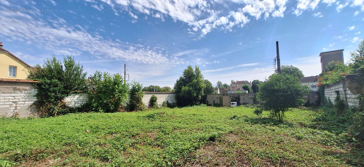 Terrain à SENS