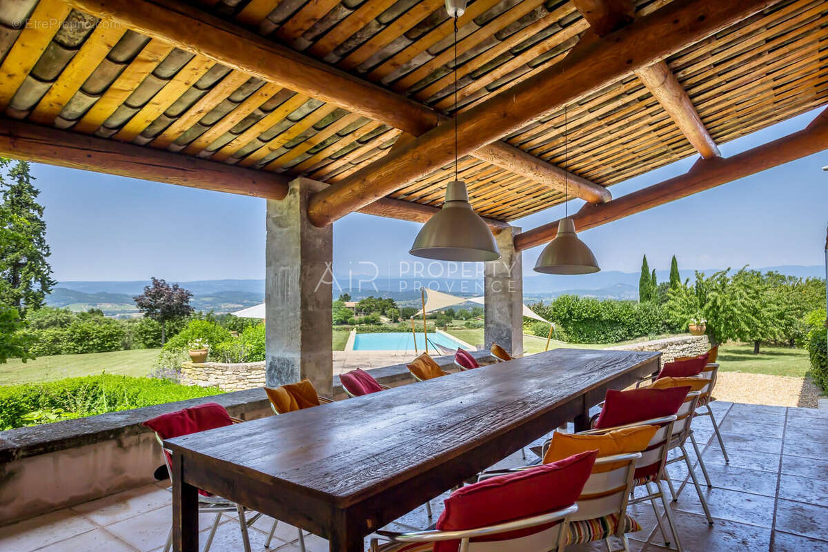 terrasse couverte  - Maison à BONNIEUX
