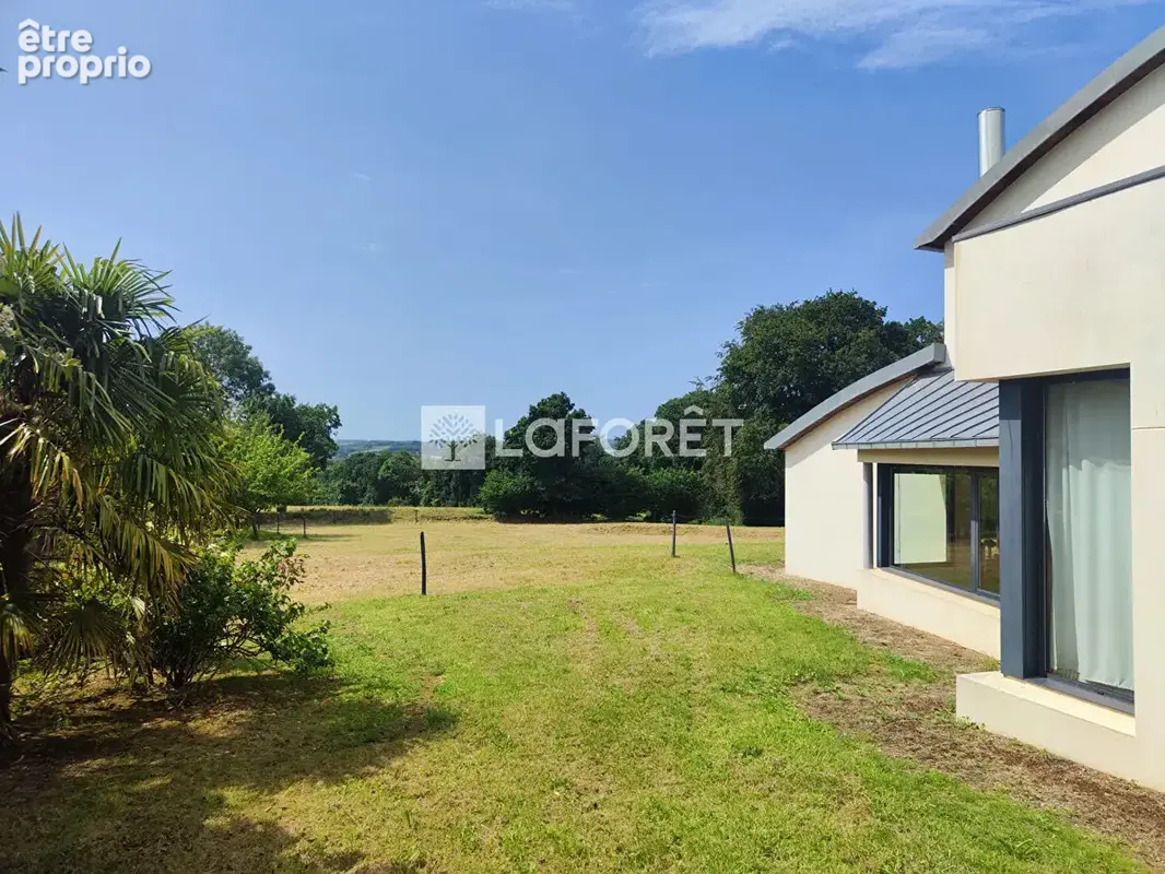 Maison d'architecte de 150 m² sur plus de 4 500 m² de terrain  À moins de 15 min au sud de Guingamp - photo 3