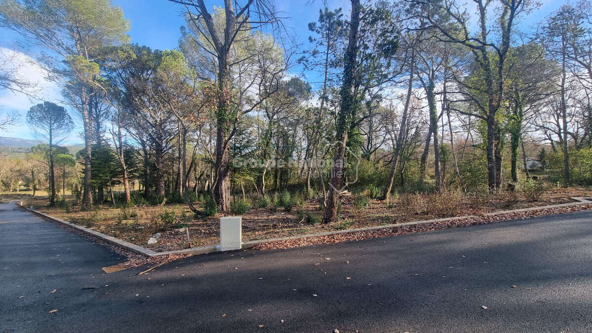 Terrain à TOURRETTES