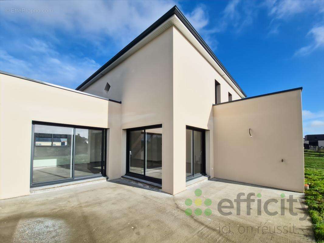 Maison à NEUVILLE-SUR-SARTHE