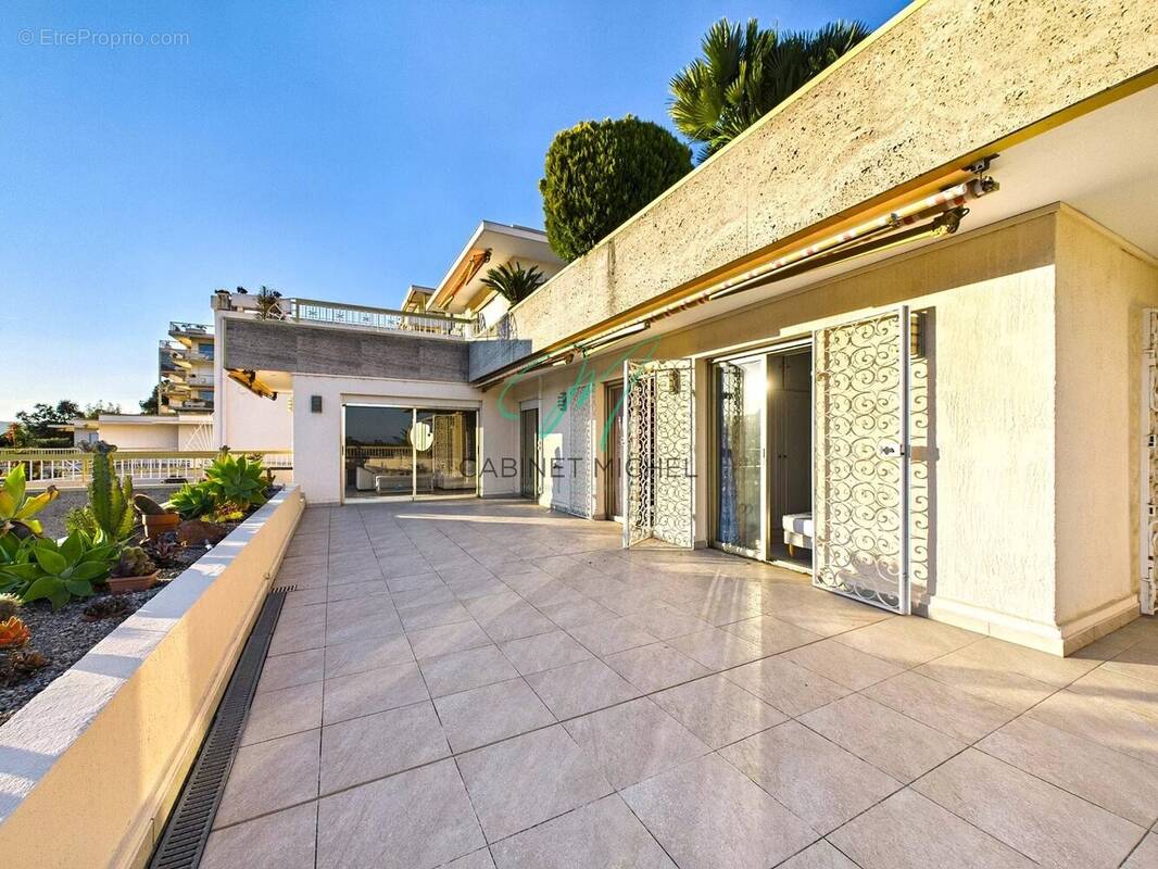 Appartement à MANDELIEU-LA-NAPOULE