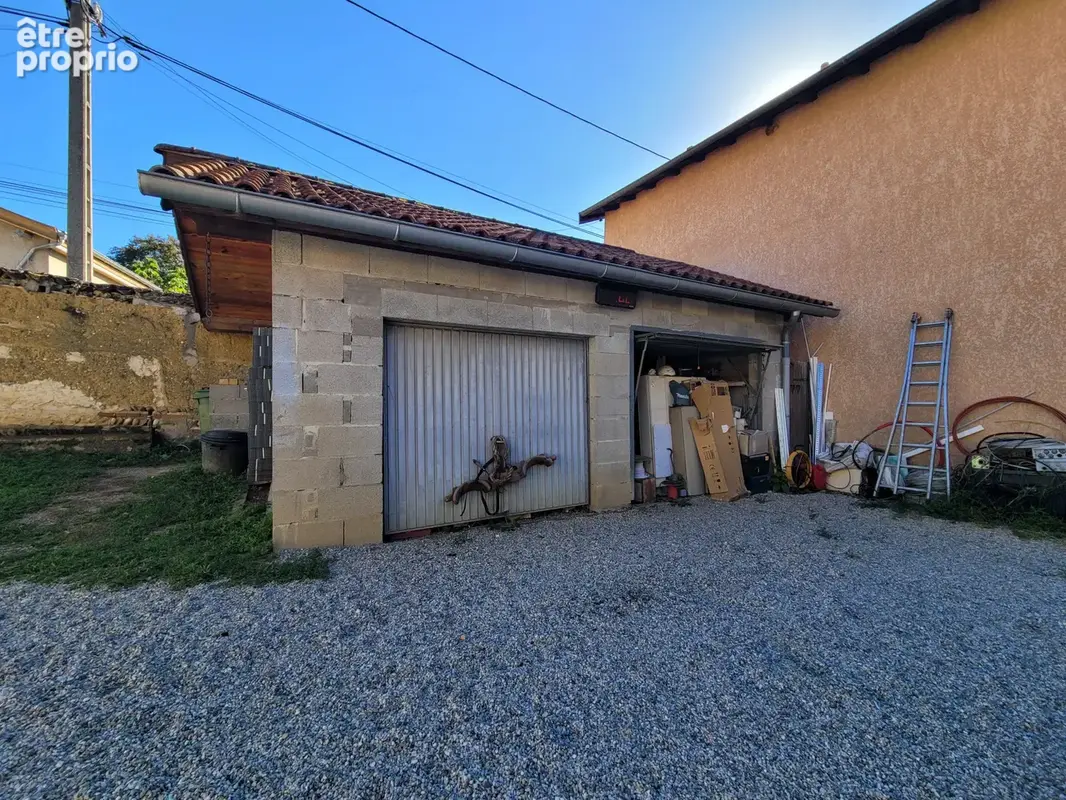 Reyrieux   Maison familiale à rénover de 157 m2 avec studio indépendant, piscine et double garage - photo 15