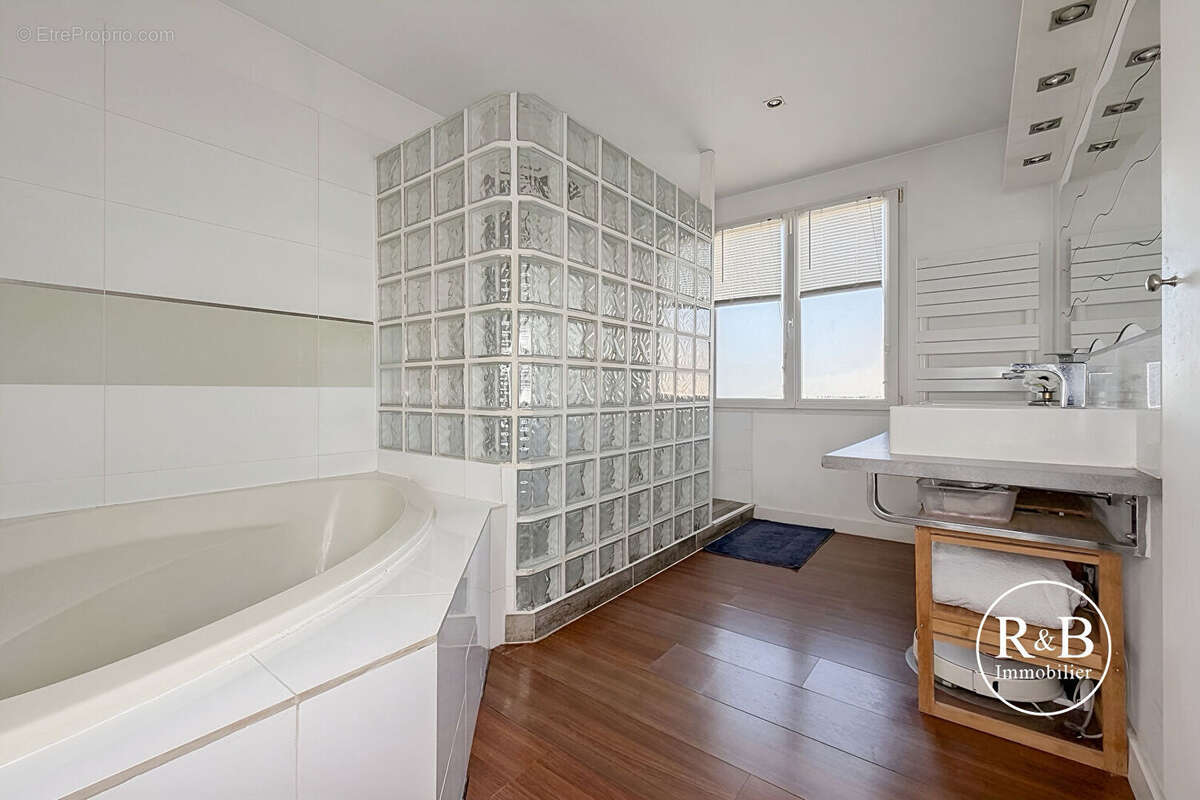 Maison à LES CLAYES-SOUS-BOIS