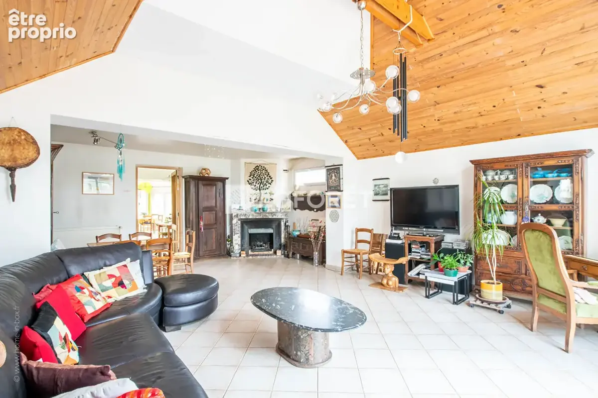 Maison familiale de 220 m² sur terrain de 969 m² - La Celle-Saint-Cloud - photo 15