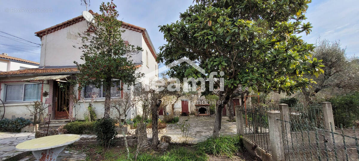 Maison à SAINT-JULIEN-LES-ROSIERS