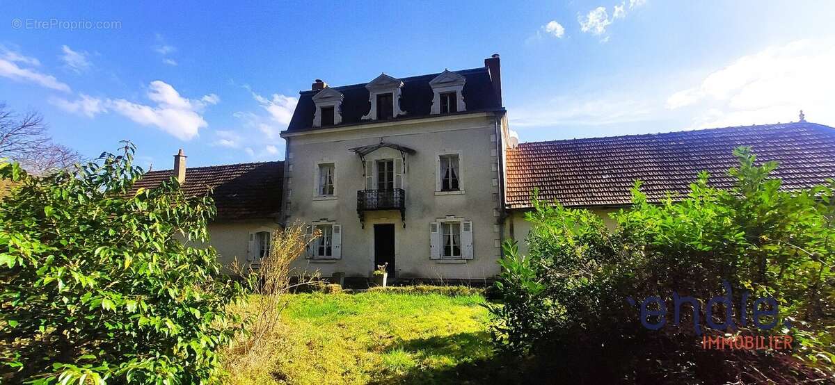 Maison à LUCAY-LE-MALE