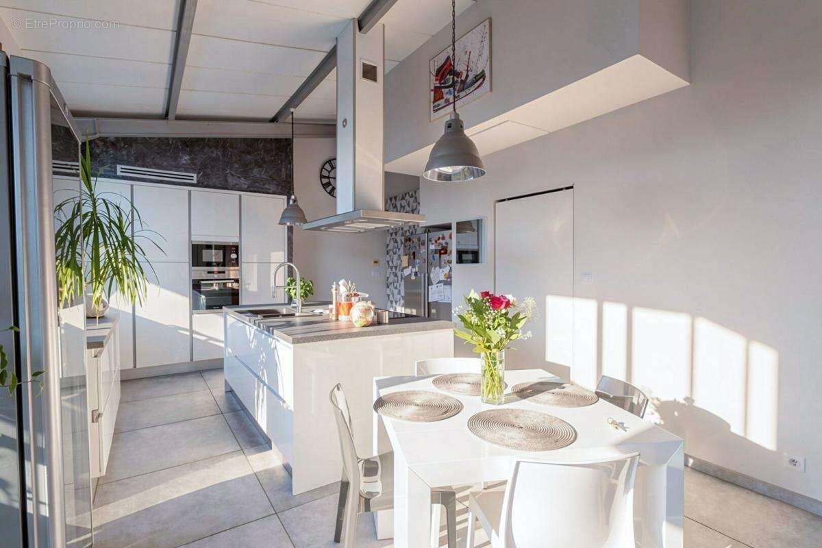 Maison Bron 4 pièce(s) 128.37 m2 plain pied - photo 2