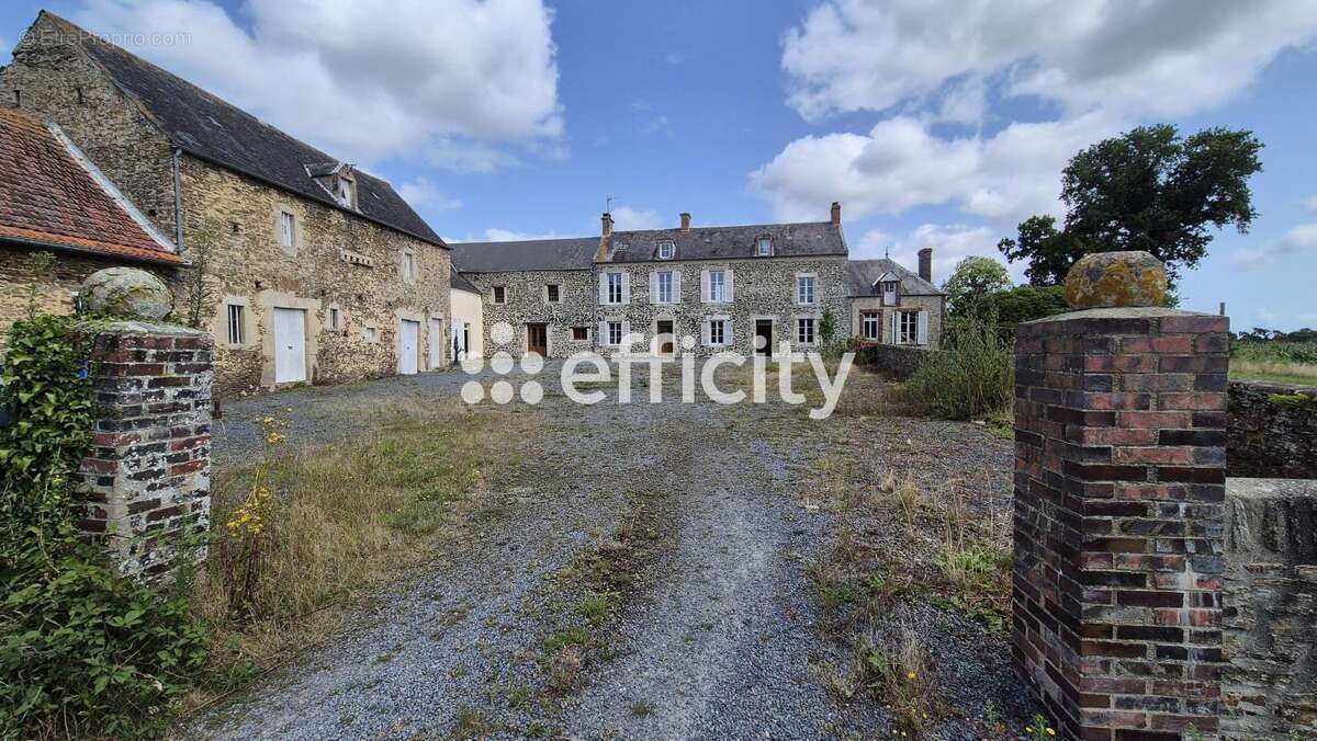 Maison à LE MOLAY-LITTRY