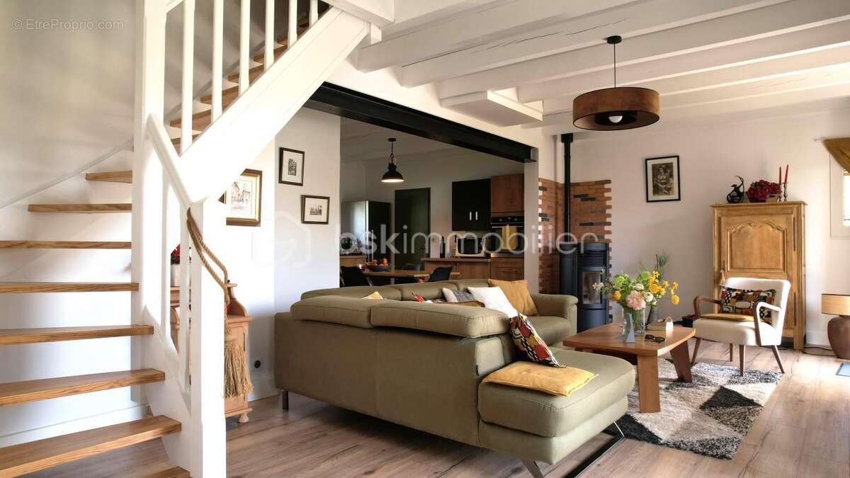 Maison à SAUGNAC-ET-CAMBRAN