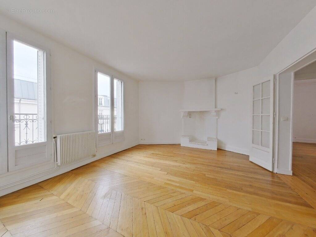 Appartement à PARIS-10E