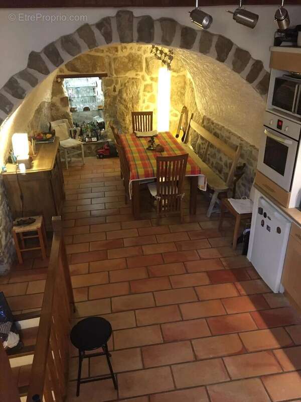 Appartement à BERRE-LES-ALPES