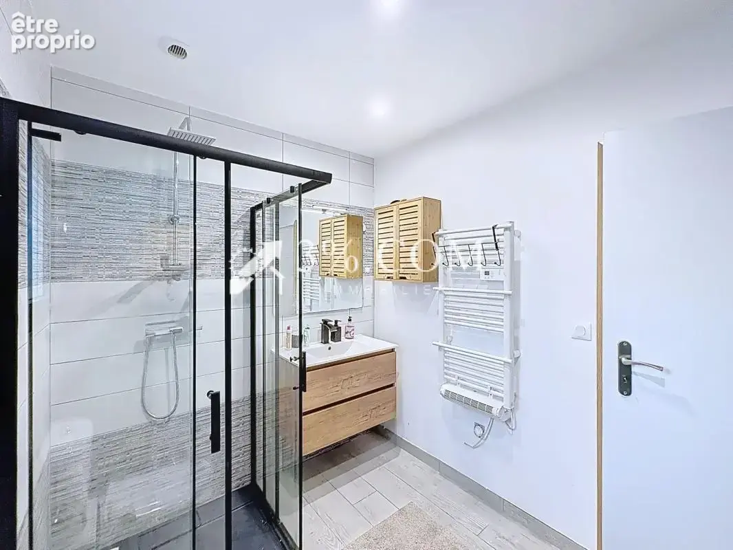Belle maison contemporaine 6 pièces de 148 m2 avec piscine - photo 20