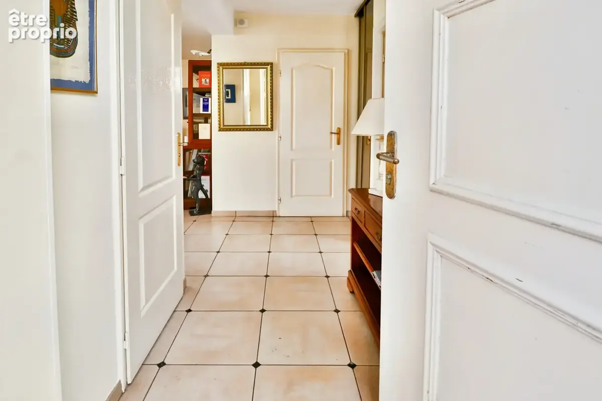 Rueil-Malmaison - Buzenval - Maison familiale, 4 chambres, jardin - 165m2 au sol hors garage. - photo 4
