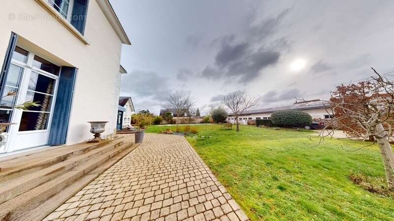 Maison à SAINT-CYR-SUR-LOIRE