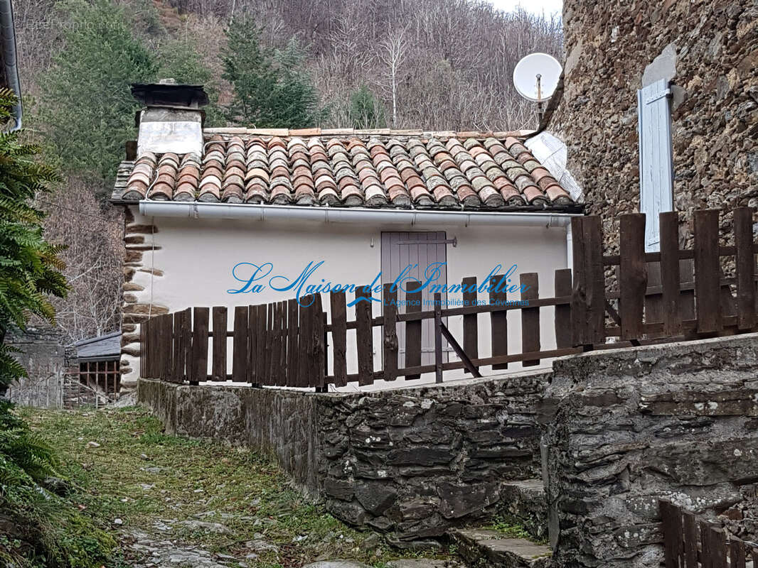 Saint André de Valborgne, maison de hameau rénovée avec terrasse - photo 9