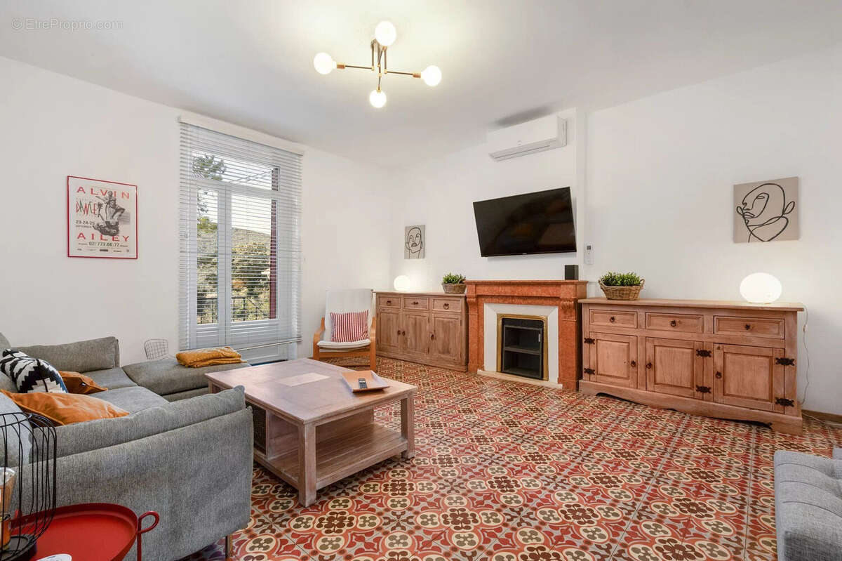Maison 330 m² à Faugeres  - photo 6